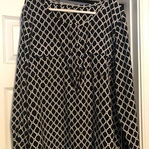 GAP black and white shift blouse